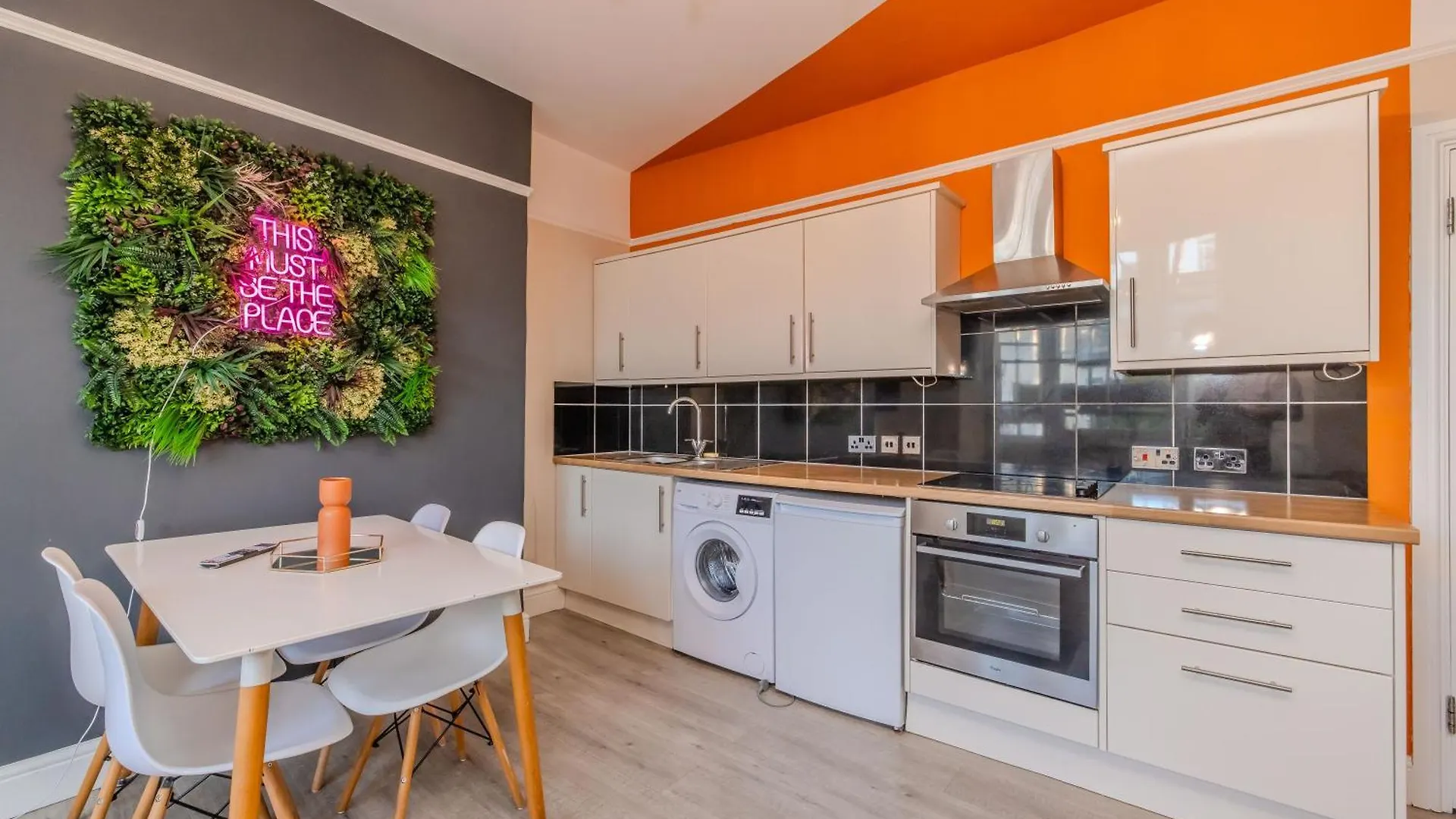Relaxing 2 Bedroom Stay For 6 Brighton