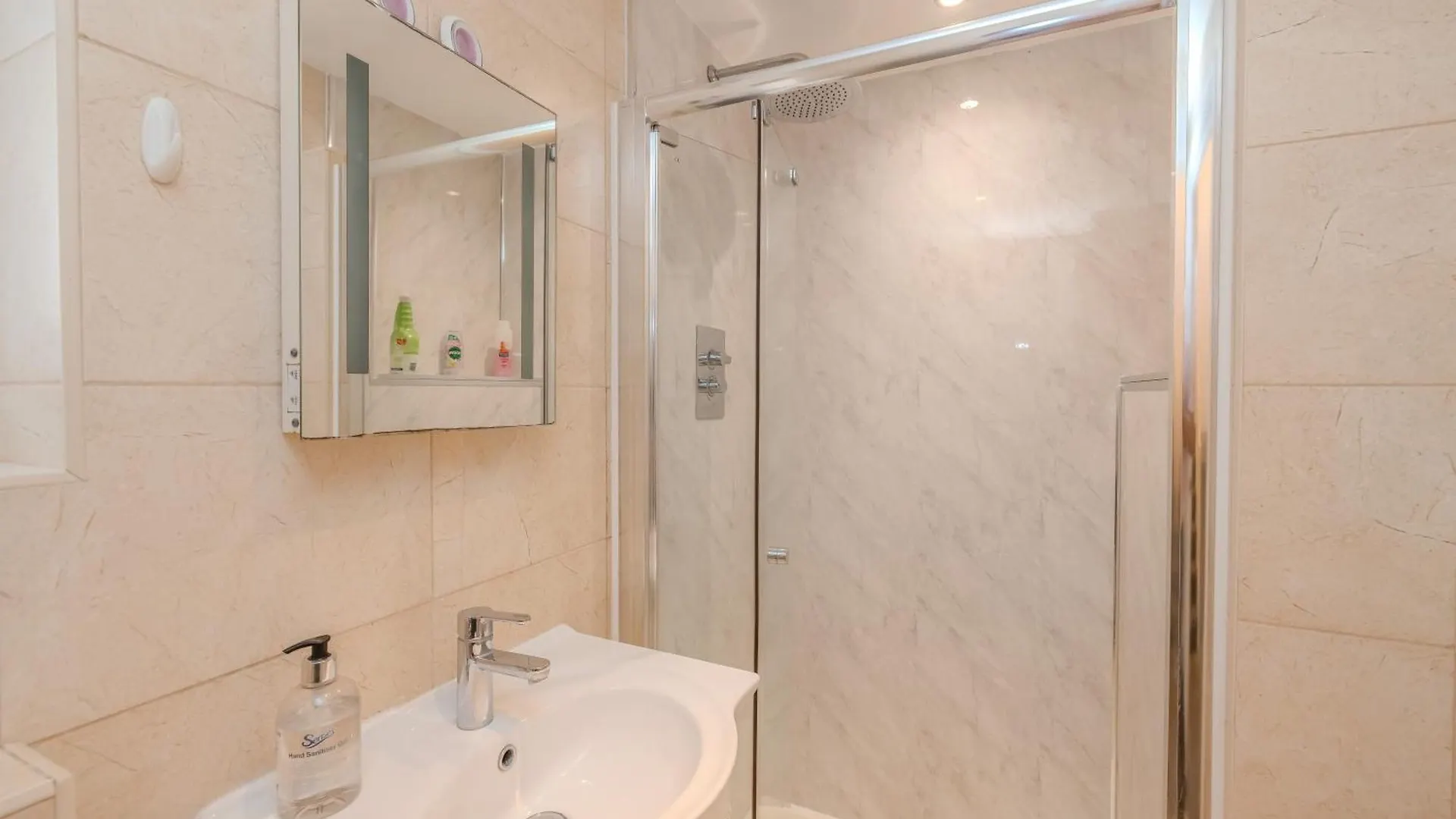 Relaxing 2 Bedroom Stay For 6 Hove 0*,